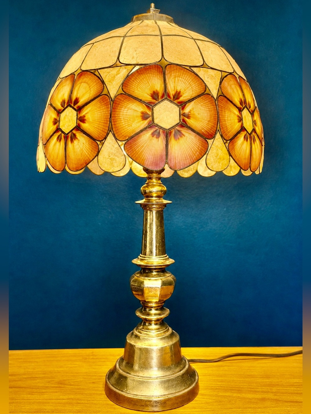 Vintage Brass Capiz Shell Floral Table Lamp 22” Hollywood Regency MCM Working